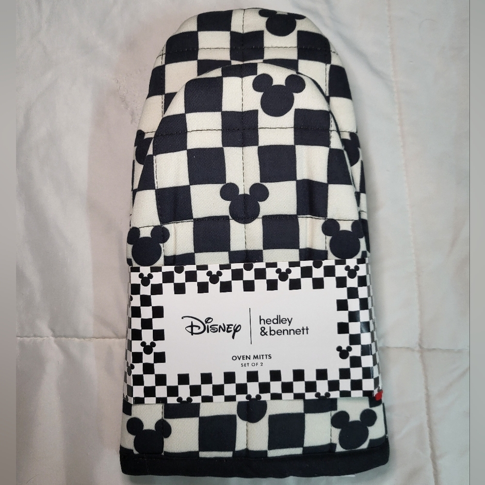 Disney Checkered Oven Mitts